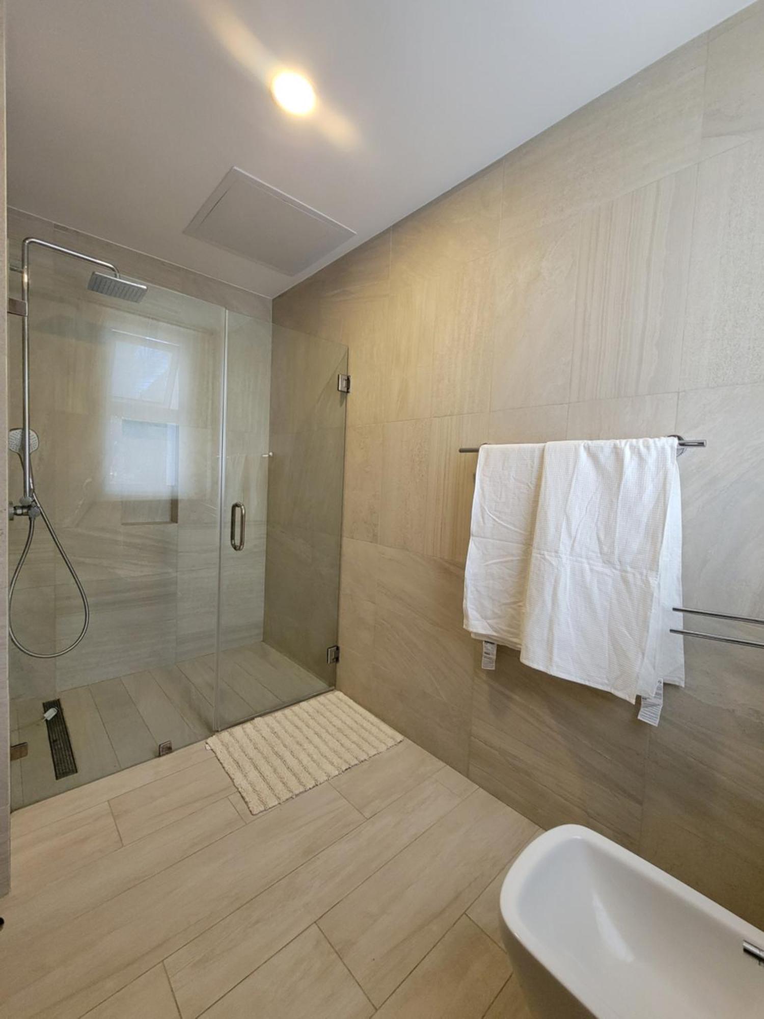 Modern 2bdr - Pool & Golf View Apartamento *